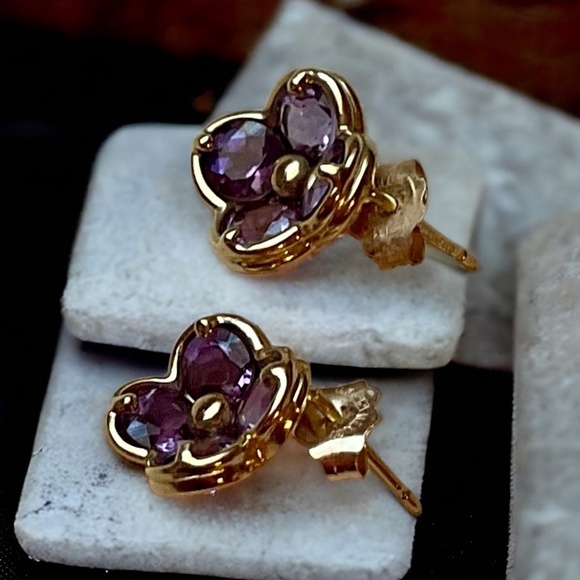 14K GOLD & GENUINE AMETHYST FLOWER EARRINGS 🌸 - Picture 2 of 3